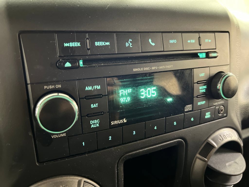 Used 2018 Jeep Wrangler Unlimited Sport w/ Connectivity Group AWD/4WD image 21