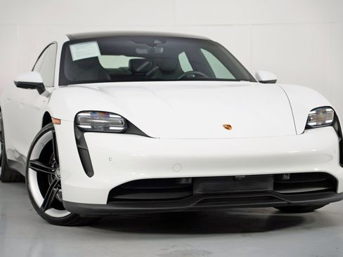 Used 2022 Porsche Taycan image 4