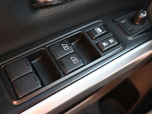Used 2024 Nissan Titan SV AWD/4WD image 36