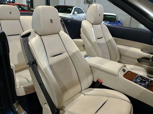 Used 2016 Rolls-Royce Dawn RWD image 36