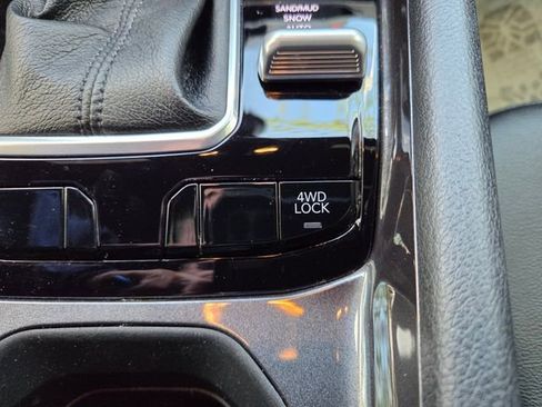 Used 2024 Jeep Compass Latitude image 29