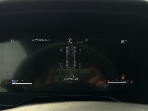 Used 2025 Jeep Grand Cherokee Altitude AWD/4WD image 17