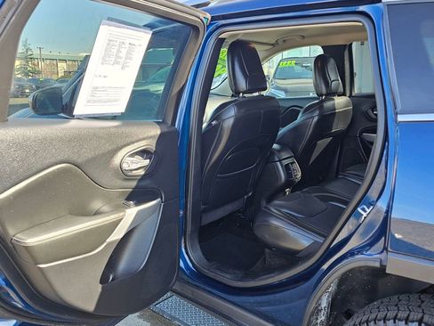 Used 2018 Jeep Cherokee Latitude Plus image 12