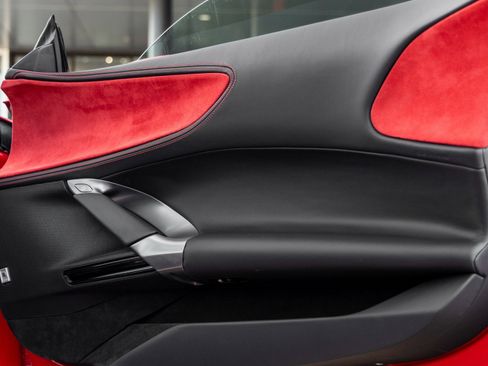 Used 2024 Ferrari SF90 Spider image 41