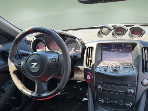 Used 2017 Nissan 370Z NISMO RWD image 15