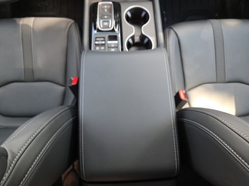 New 2025 Honda Pilot Touring image 31