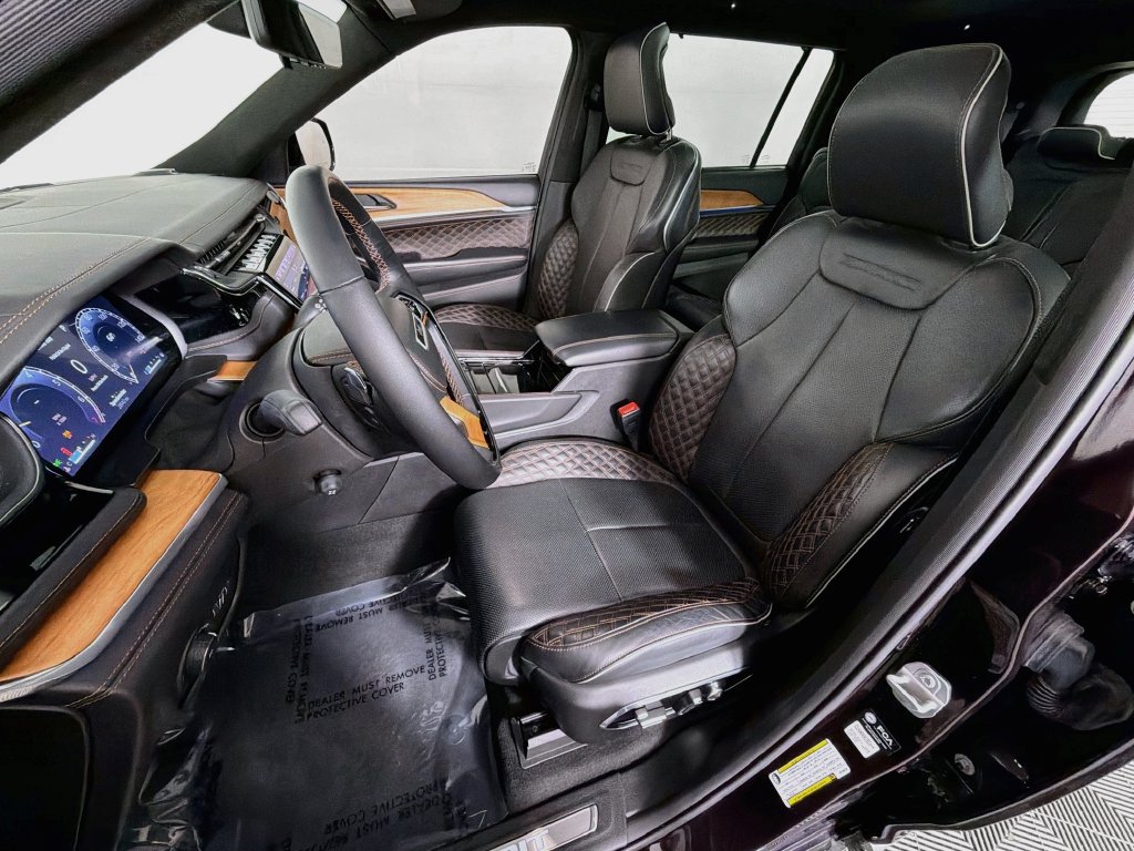 Used 2023 Jeep Grand Cherokee L Summit AWD/4WD image 22