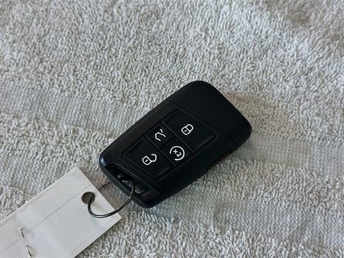 Used 2023 Volkswagen Tiguan SE R-Line image 27