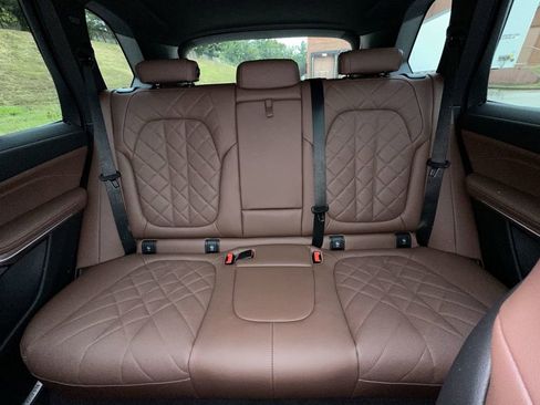 Used 2025 BMW X5 xDrive40i w/ Climate Comfort Package image 47