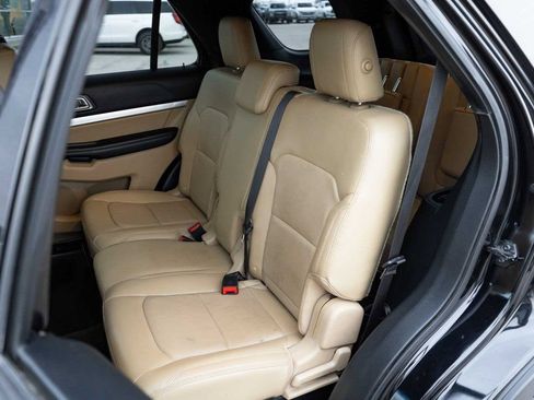 Used 2017 Ford Explorer XLT w/ Equipment Group 202A image 13