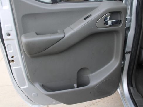 Used 2007 Nissan Frontier SE w/ SE Value Truck Pkg image 15