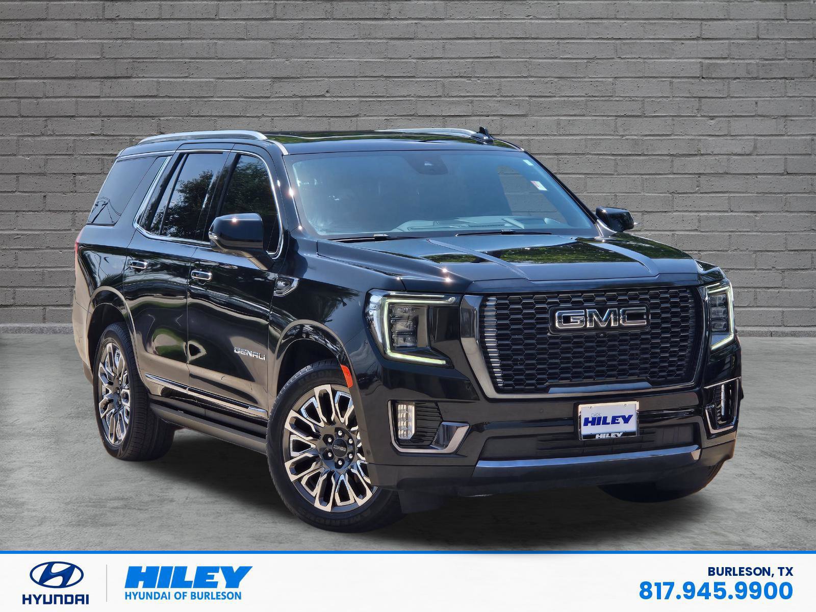 Used 2024 GMC Yukon Denali Ultimate AWD/4WD image 2