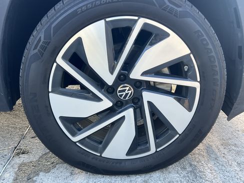 Used 2024 Volkswagen Atlas SE w/ Panoramic Sunroof Package FWD image 11