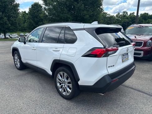 Used 2019 Toyota RAV4 XLE Premium w/ Cold Weather Package AWD/4WD image 5