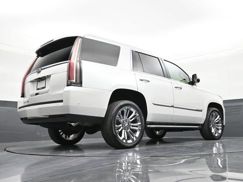 Used 2020 Cadillac Escalade 2WD image 24