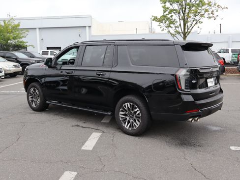 Used 2026 Chevrolet Suburban Z71 w/ Comfort Package AWD/4WD image 8