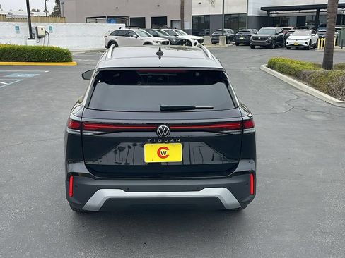 Certified 2025 Volkswagen Tiguan S FWD image 8