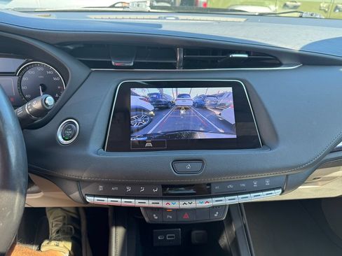 Used 2023 Cadillac XT4 Luxury w/ Cold Weather Package AWD/4WD image 19