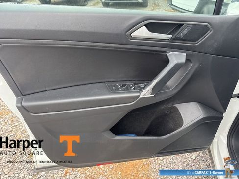 Used 2020 Volkswagen Tiguan SE w/ Panoramic Sunroof Package image 19