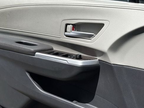 Used 2024 Toyota Sienna XLE FWD image 24