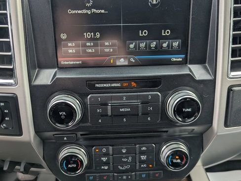 Used 2015 Ford F150 Lariat w/ Equipment Group 502A Luxury AWD/4WD image 13