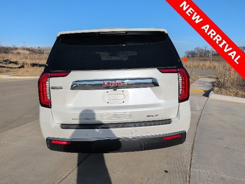 Used 2022 GMC Yukon XL SLT w/ SLT Luxury Package image 4