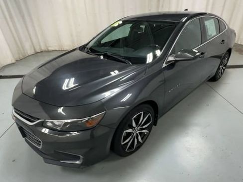 Used 2017 Chevrolet Malibu LT FWD image 4