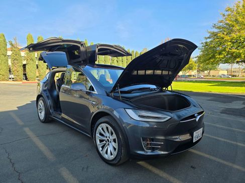 Used 2019 Tesla Model X Long Range image 42