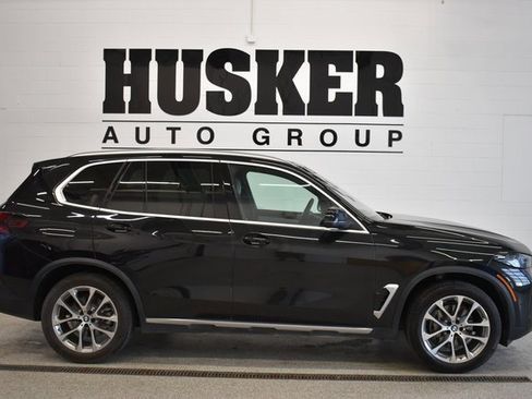 Used 2025 BMW X5 xDrive40i w/ Premium Package image 2