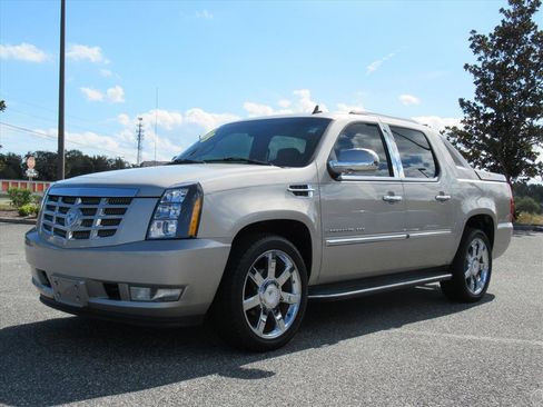 Used 2008 Cadillac Escalade EXT image 3