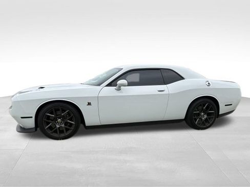 Used 2016 Dodge Challenger R/T Scat Pack w/ Leather Interior Group RWD image 12