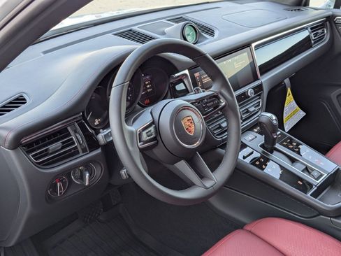 New 2026 Porsche Macan image 4
