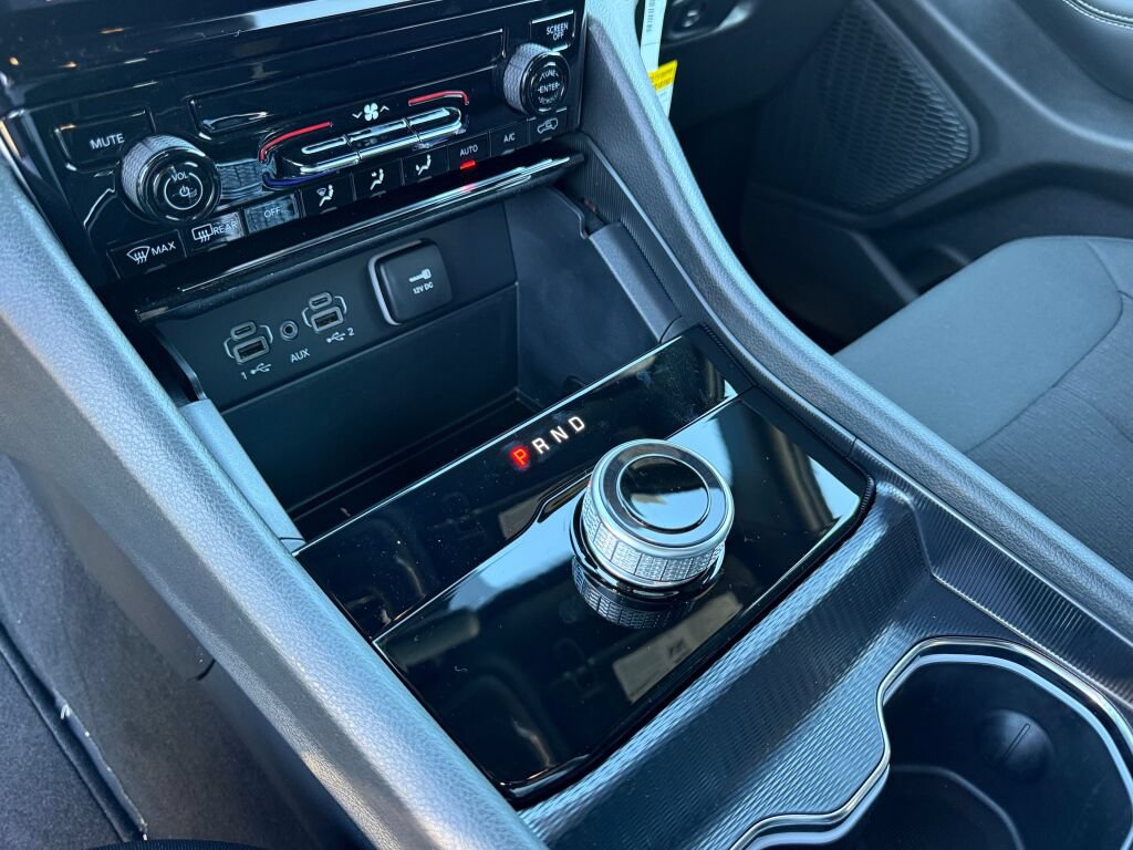 New 2027 Jeep Grand Cherokee Laredo RWD image 28