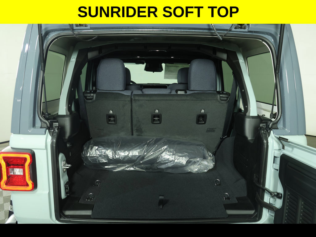 New 2026 Jeep Wrangler Unlimited Sahara w/ Rockslide Package AWD/4WD image 10