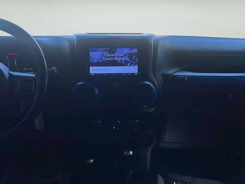 Used 2018 Jeep Wrangler Unlimited Sahara AWD/4WD image 16