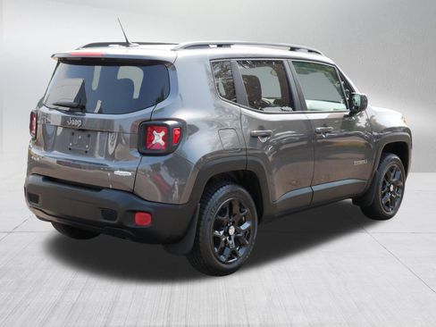 Used 2017 Jeep Renegade Latitude w/ Cold Weather Group AWD/4WD image 7