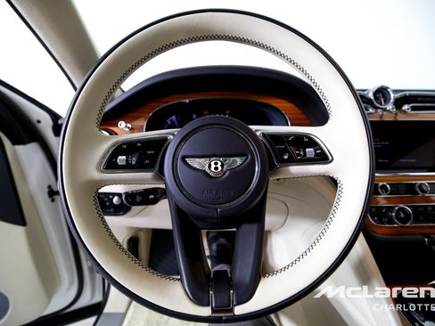 Used 2023 Bentley Bentayga Plug-In Hybrid AWD/4WD image 14
