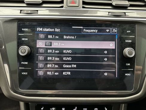 Certified 2022 Volkswagen Tiguan SE w/ Panoramic Sunroof Package image 17