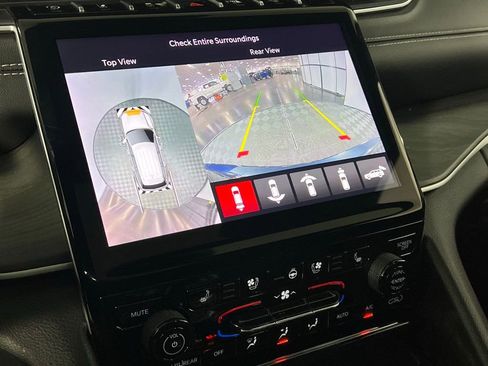 Used 2024 Jeep Grand Cherokee Limited w/ Luxury Tech Group II image 21