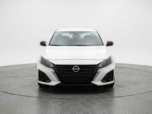 Used 2025 Nissan Altima 2.5 SV image 2