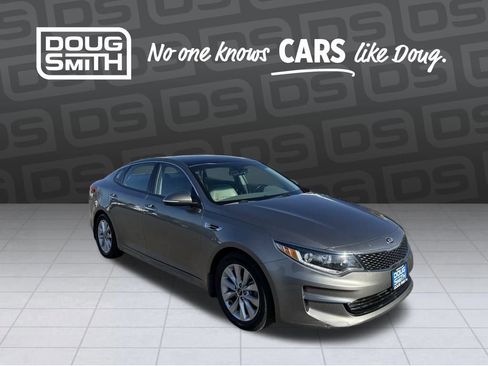Used 2018 Kia Optima EX w/ Premium Package image 7