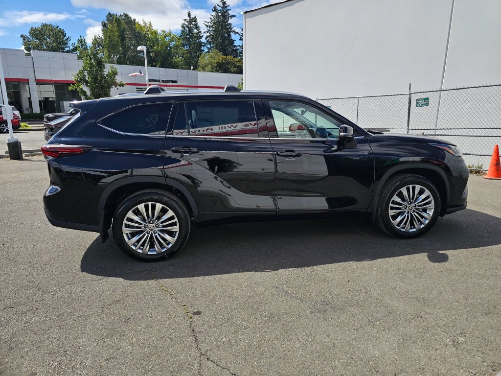 New 2026 Toyota Highlander Platinum AWD/4WD image 8