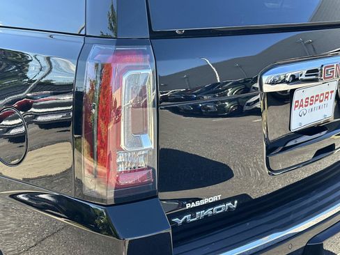 Used 2020 GMC Yukon Denali w/ Denali Premium Package AWD/4WD image 8