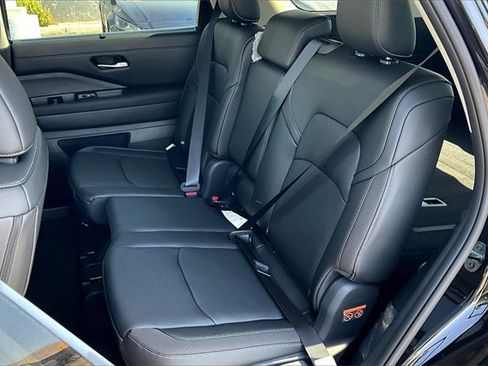 New 2025 Nissan Pathfinder SL image 16