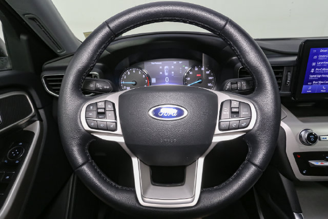 Used 2023 Ford Explorer XLT w/ Equipment Group 202A AWD/4WD image 31