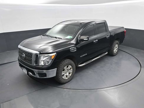 Used 2017 Nissan Titan SV AWD/4WD image 23