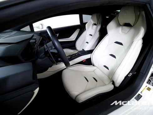 Used 2022 Lamborghini Huracan EVO image 11