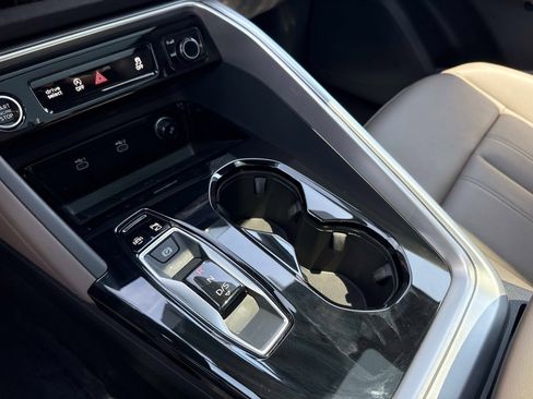 Used 2025 Audi Q5 Premium w/ Convenience Package AWD/4WD image 25