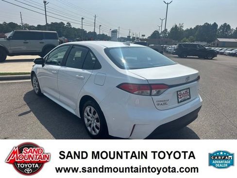 Used 2025 Toyota Corolla LE FWD image 5