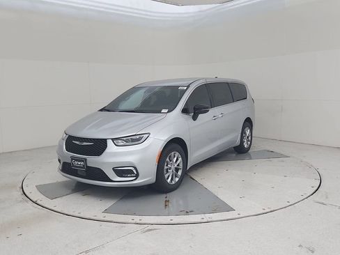 New 2026 Chrysler Pacifica Select image 6